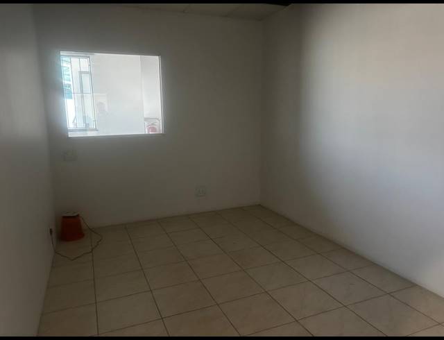 18M² SERVICED OFFICE TO LET IN SAVOY ESTATE